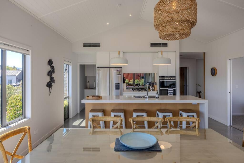 Lakeview Heights - 2020 Built Luxury Large House & Self Contained - 264 Sq Mtr Holiday home *