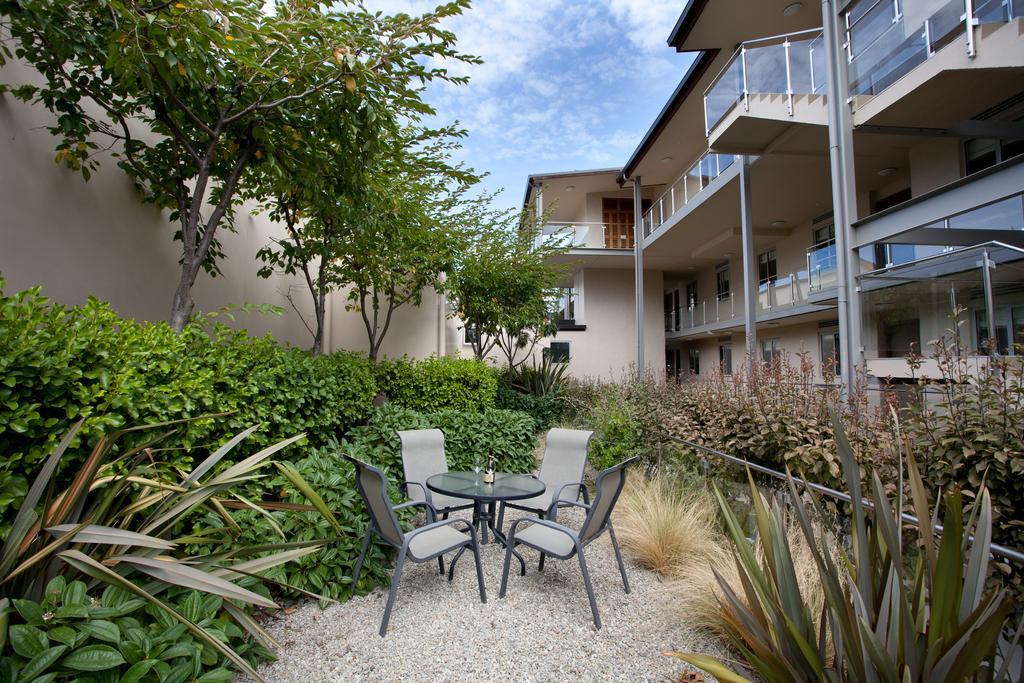 Lakeside Aparthotel