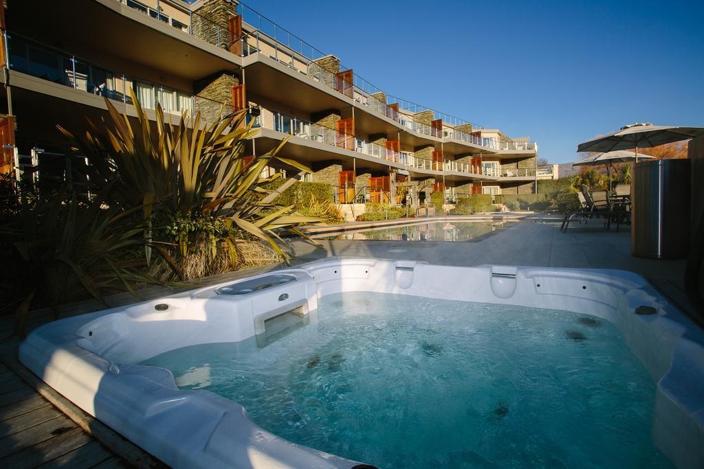 Lakeside Aparthotel