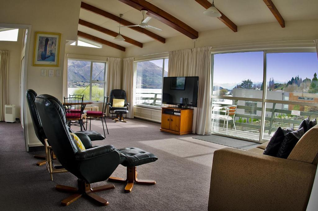 Panorama Court Aparthotel 3*