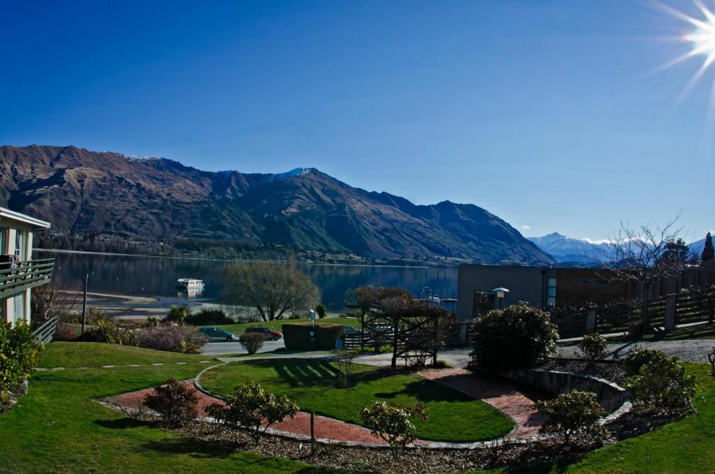 Panorama Court 3*