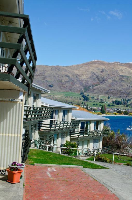 Panorama Court Aparthotel 3*
