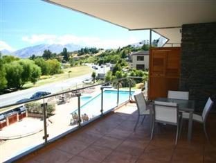 Lakeside Aparthotel 5*
