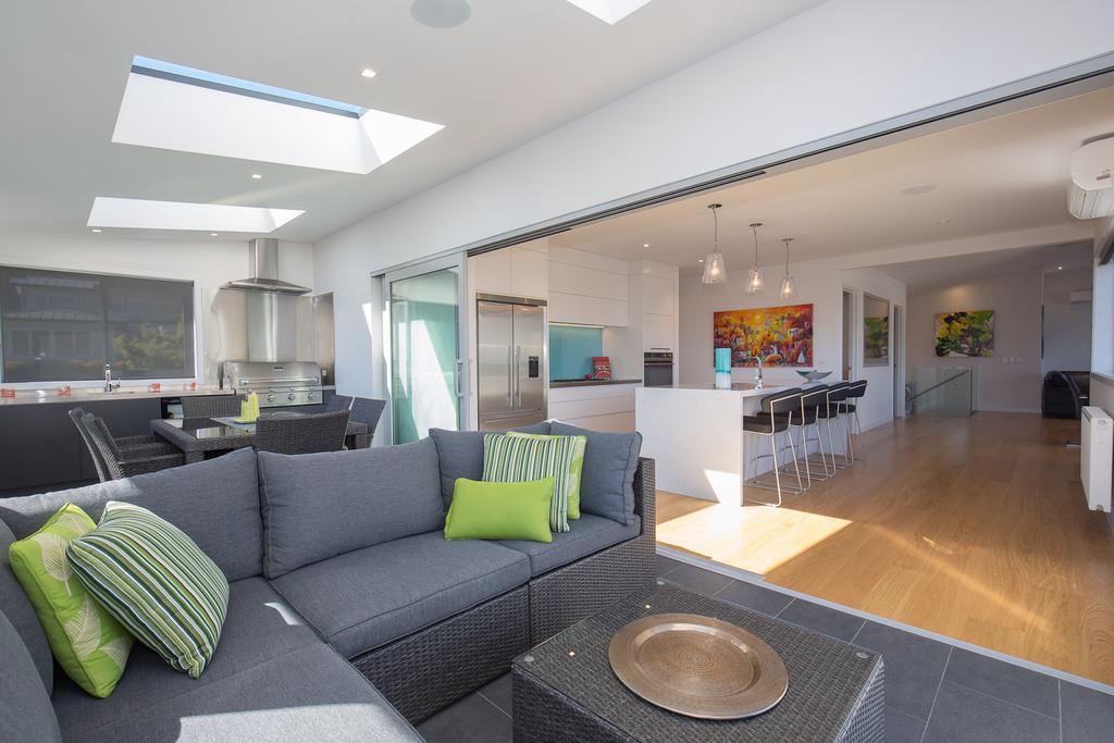 Forest Heights - Sleeps 8 - & Mountain Views - Pool & Sauna
