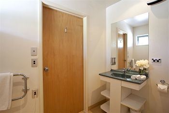 Clearbrook & Serviced Hotel