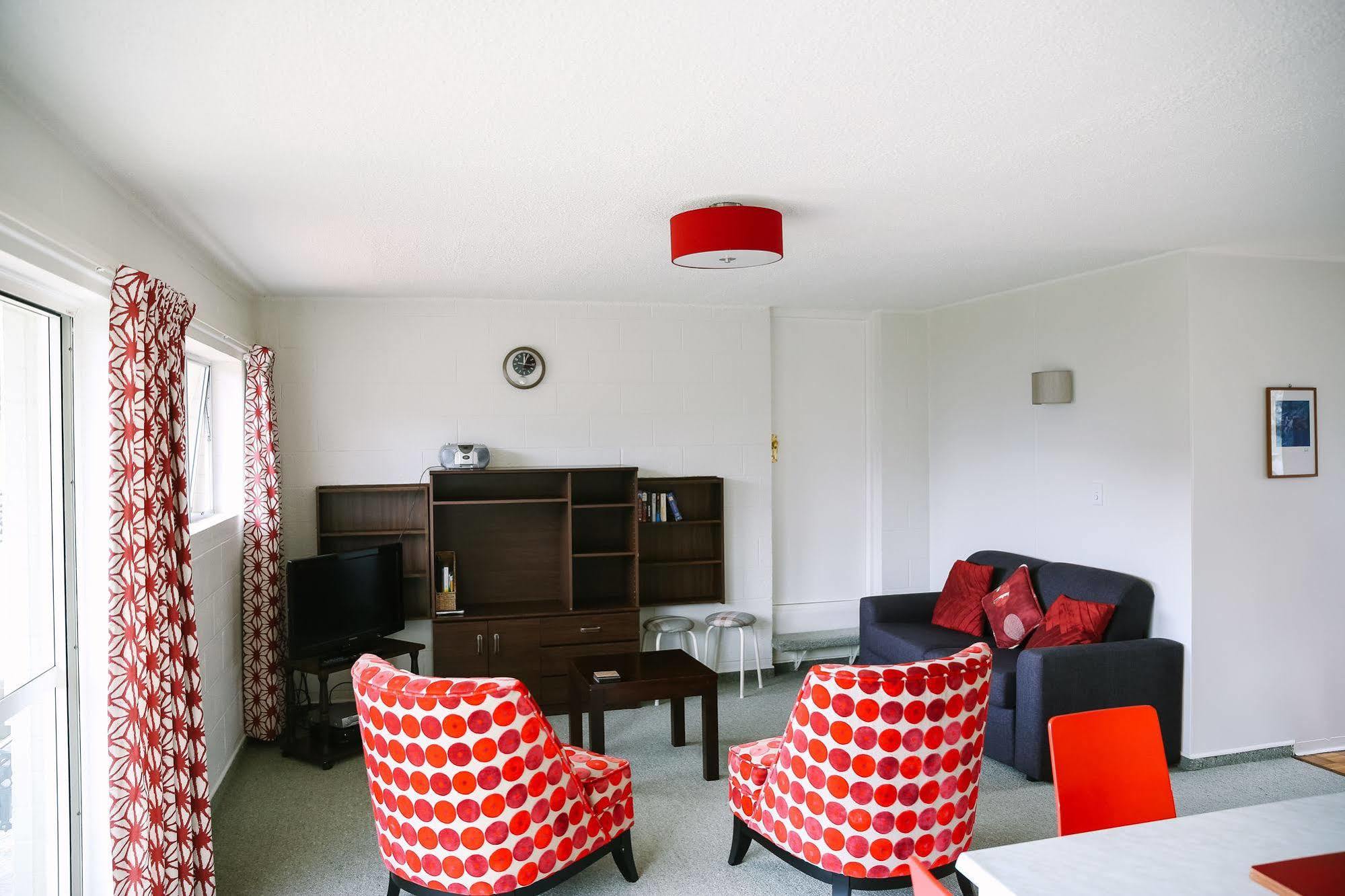 Panorama Court 3*
