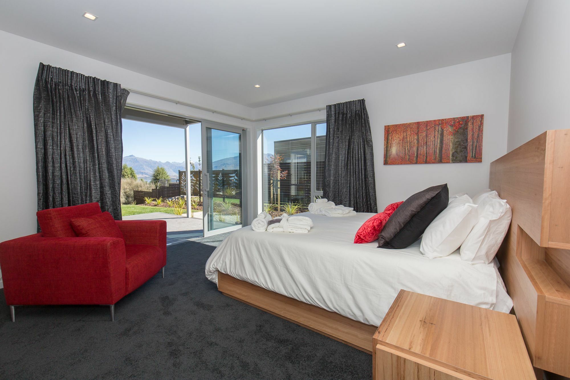 Holiday home Forest Heights - Sleeps 8 - & Mountain Views - Pool & Sauna