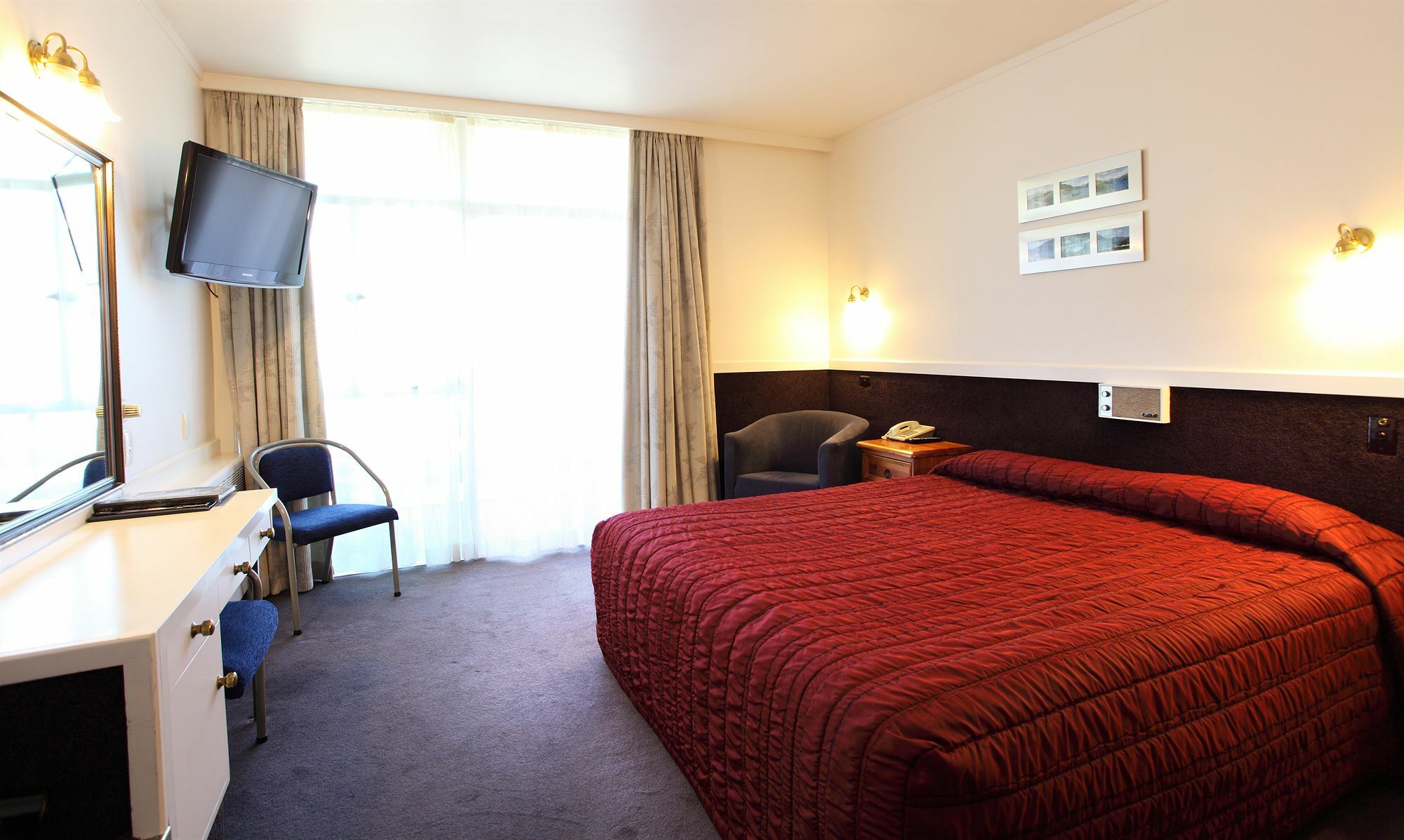 Wanaka Hotel 3*