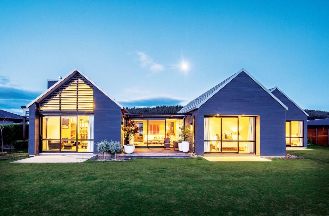Black Peak Views Villa