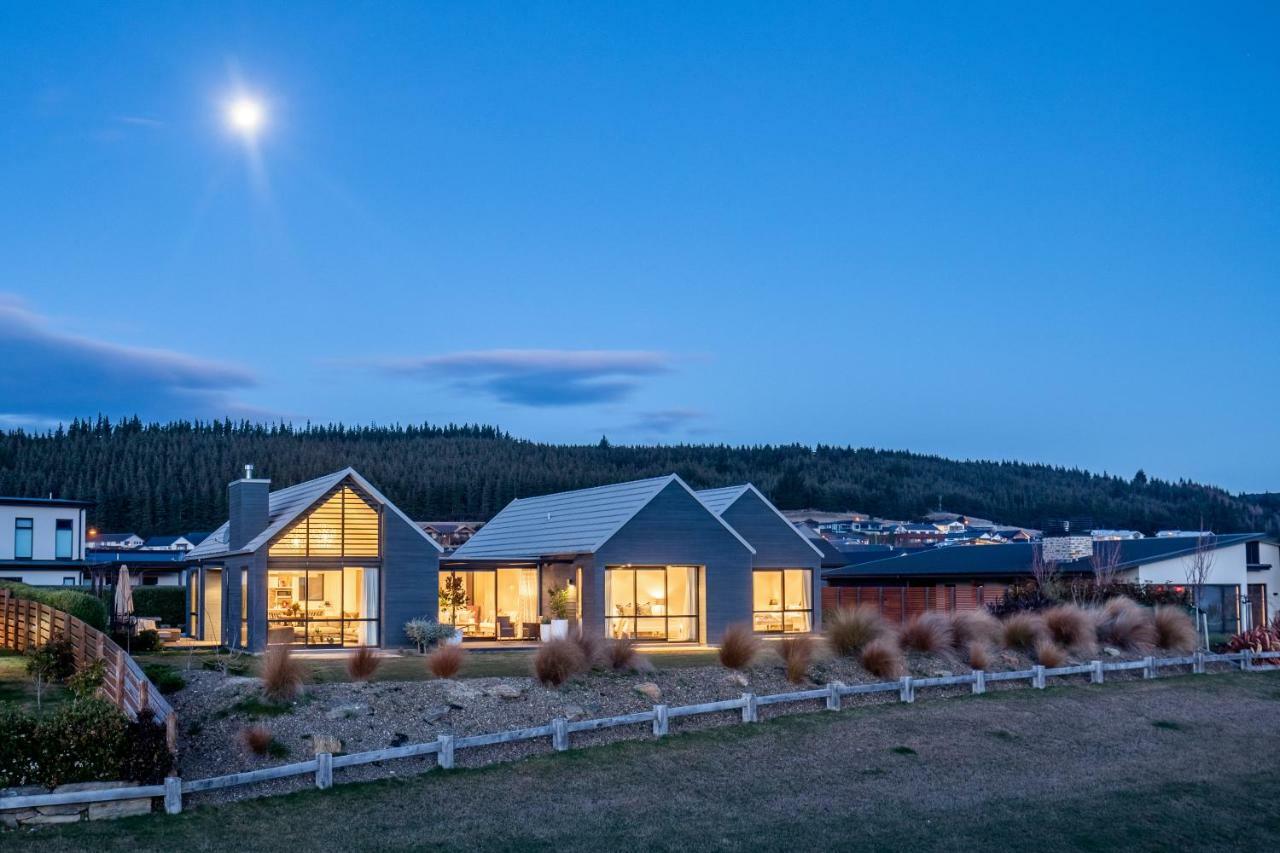 Black Peak Views Villa Wanaka