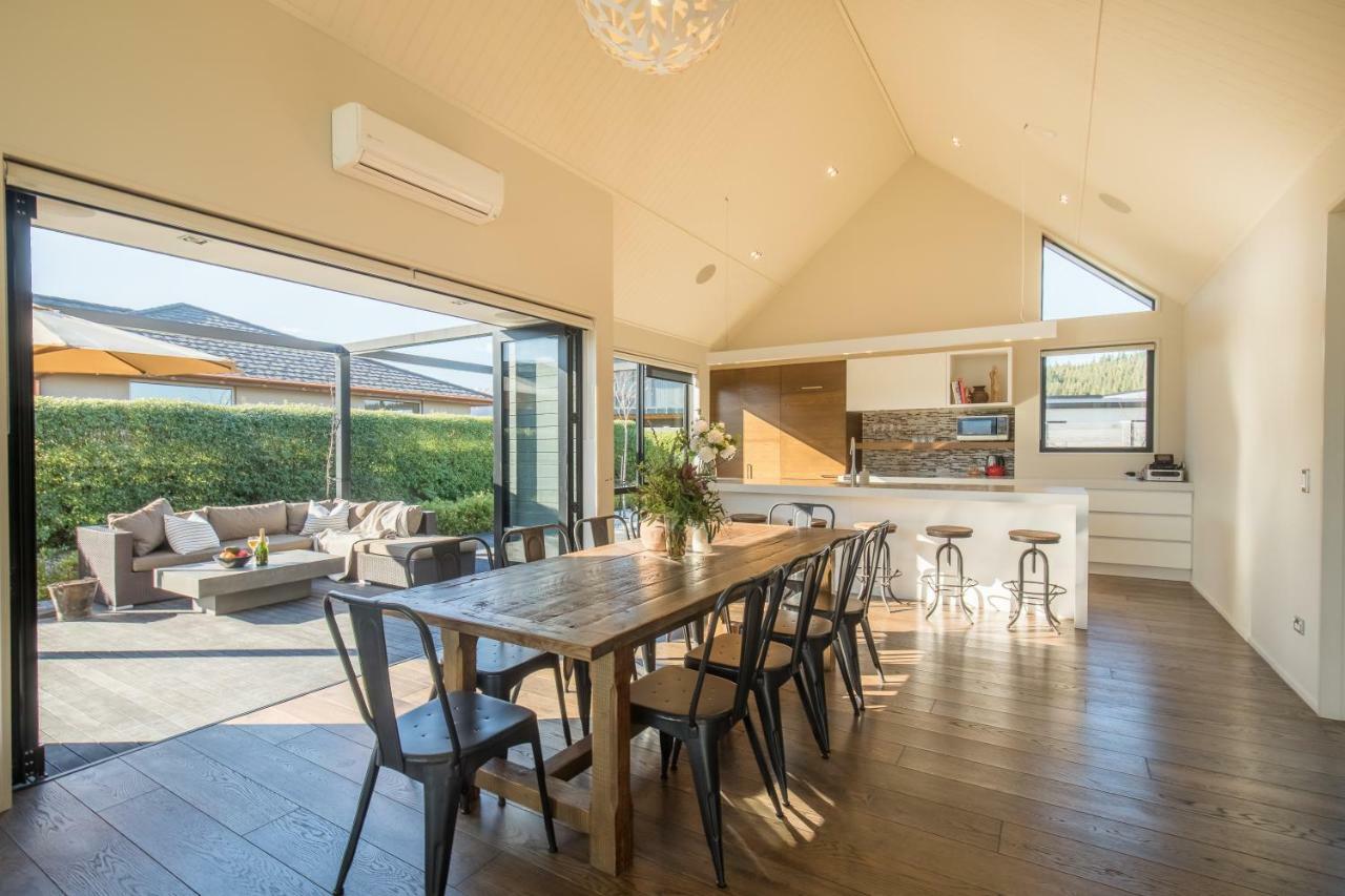 Villa Black Peak Views