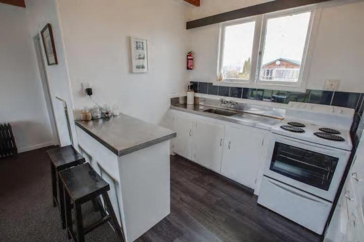 52sq Hawea Apartment, And Mountain Views!!