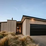 Bull Ridge Retreat - Sleeps 6 - Spa Pool - Sauna - Mountain Views