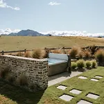 Bull Ridge Retreat - Sleeps 6 - Spa Pool - Sauna - Mountain Views
