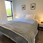 Modern Fully Fenced Stackbrae Holiday Home