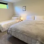 Modern Fully Fenced Stackbrae Holiday Home