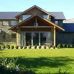 Golfcourse Road Chalets And Lodge