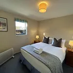 Central Wanaka Retreat Close To The Lake