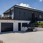 Peak Retreat - Wanaka Holiday Home