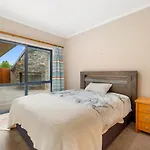 Hilltop Blue Views - Wanaka Holiday Home