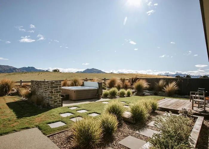 Bull Ridge Retreat - Sleeps 6 - Spa Pool - Sauna - Mountain Views