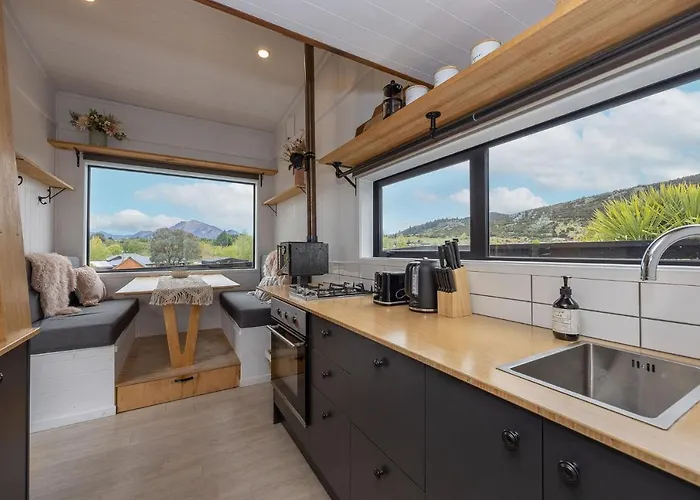 Tiny House With Mountain Views, Indoor And Outdoor Fire, Private Courtyard Garden