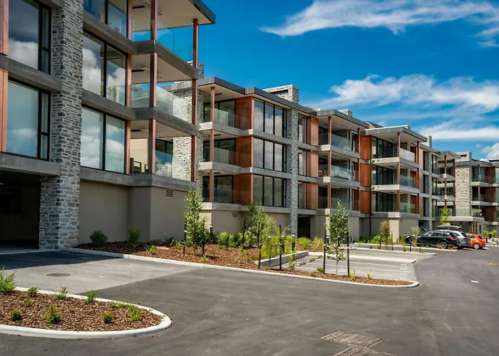 Lakeside Luxury Studio Apartment