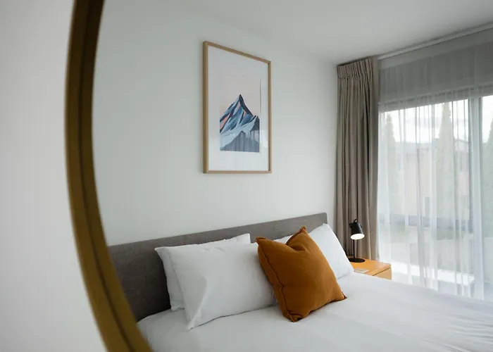 Alpine Junction Townhouse Apartments, Lodge & Hotel