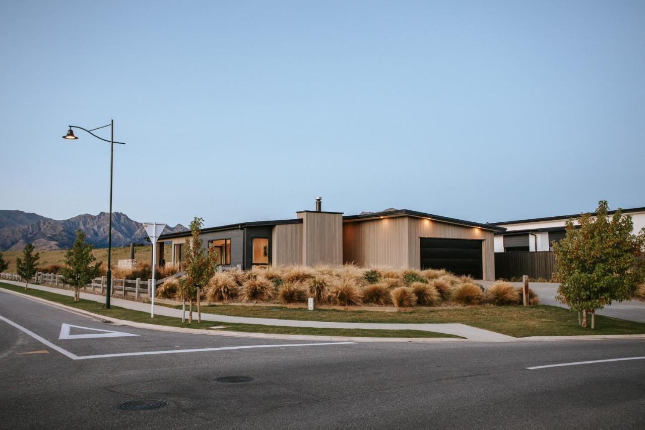 Bull Ridge Retreat - Sleeps 6 - Pool - Sauna - Mountain Views