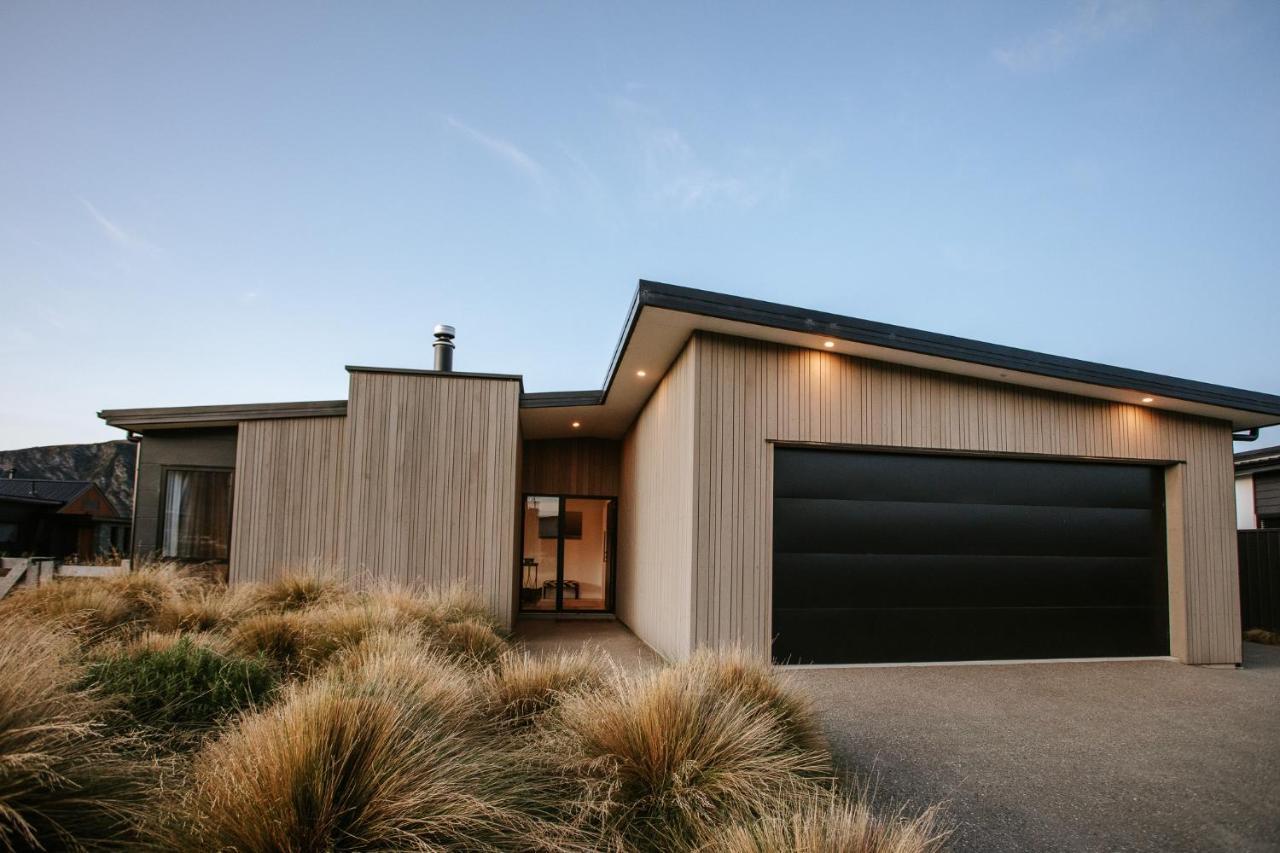 Bull Ridge Retreat - Sleeps 6 - Pool - Sauna - Mountain Views * Wanaka