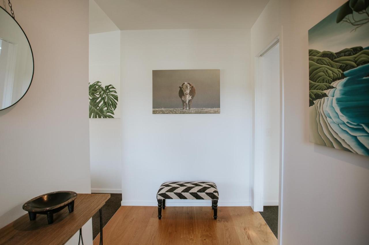Bull Ridge Retreat - Sleeps 6 - Pool - Sauna - Mountain Views Wanaka