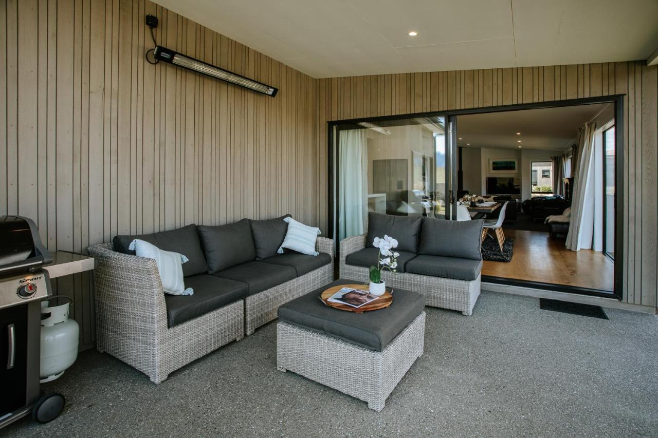 Bull Ridge Retreat - Sleeps 6 - Pool - Sauna - Mountain Views * Wanaka