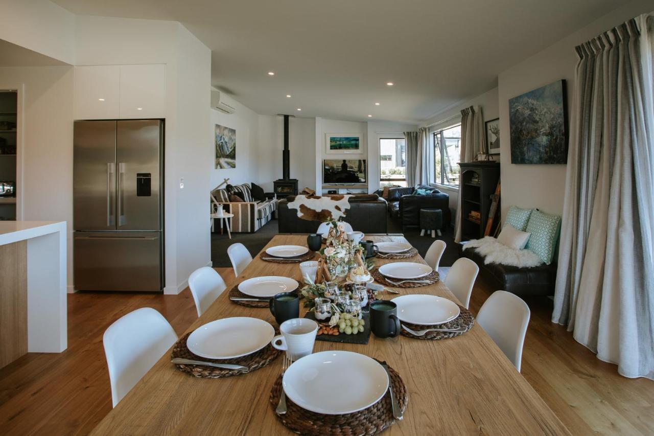 Bull Ridge Retreat - Sleeps 6 - Pool - Sauna - Mountain Views Holiday home