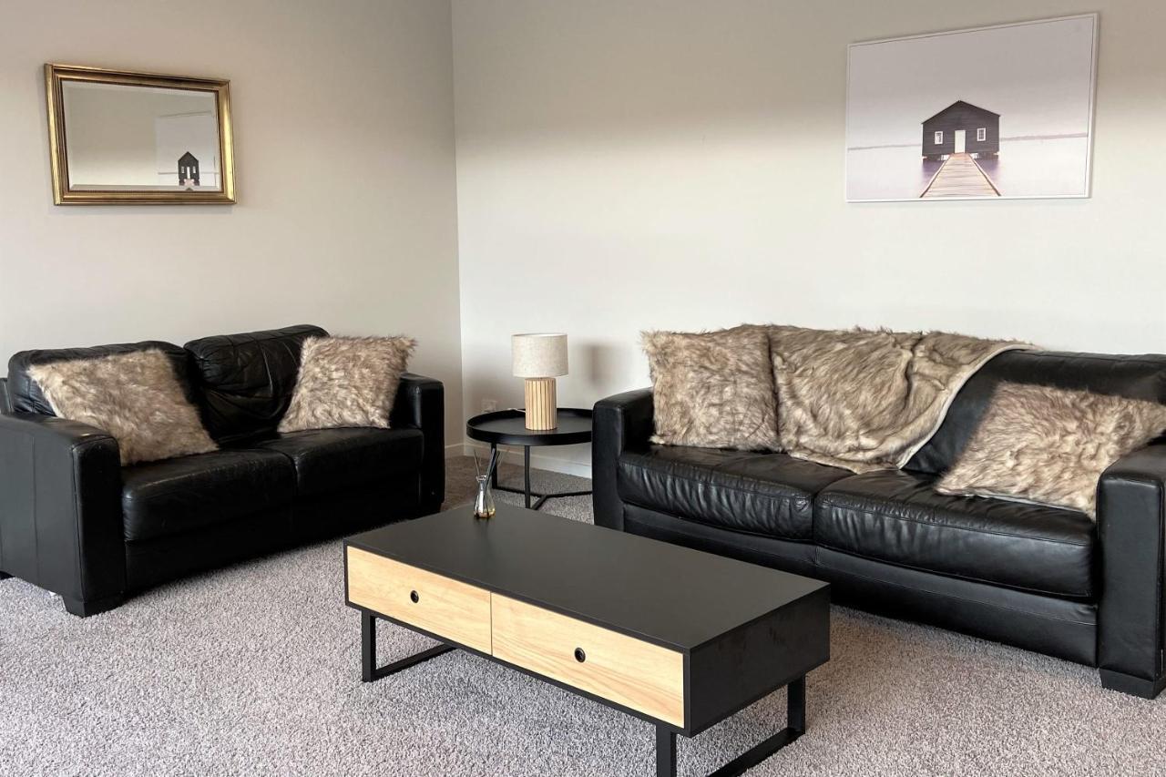 Holiday home Modern Fully Fenced Stackbrae *