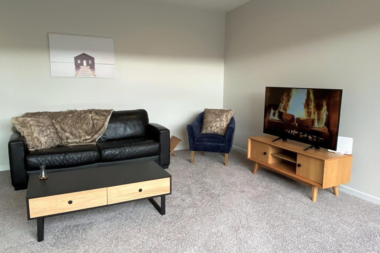 Modern Fully Fenced Stackbrae Holiday home *