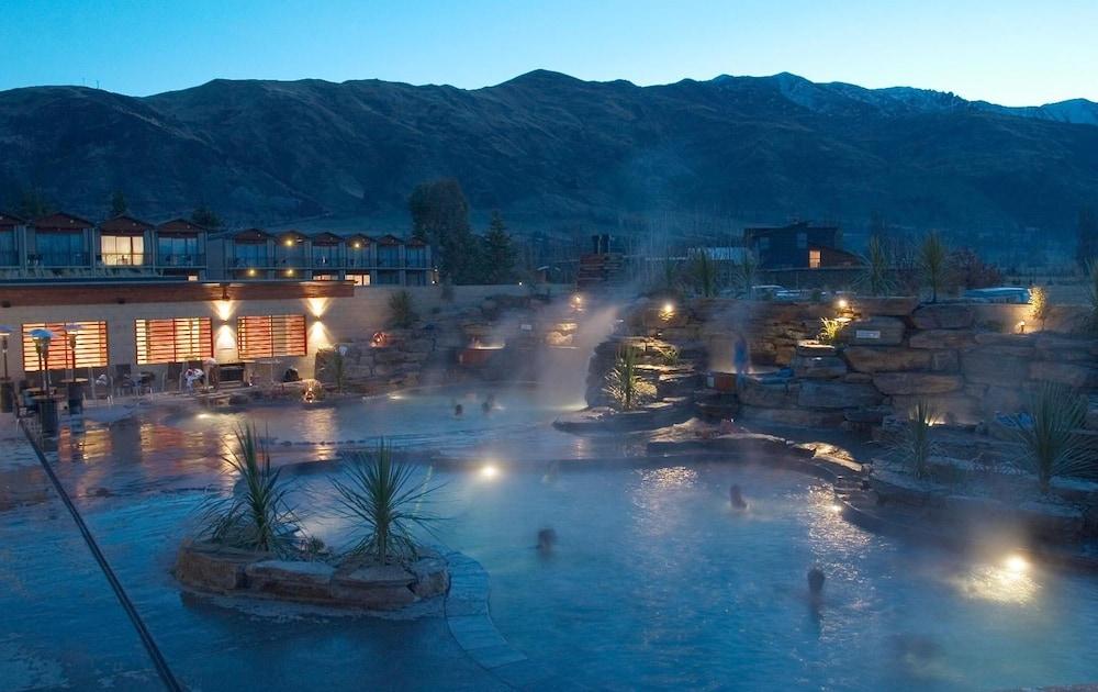 Oakridge Hotel 4*