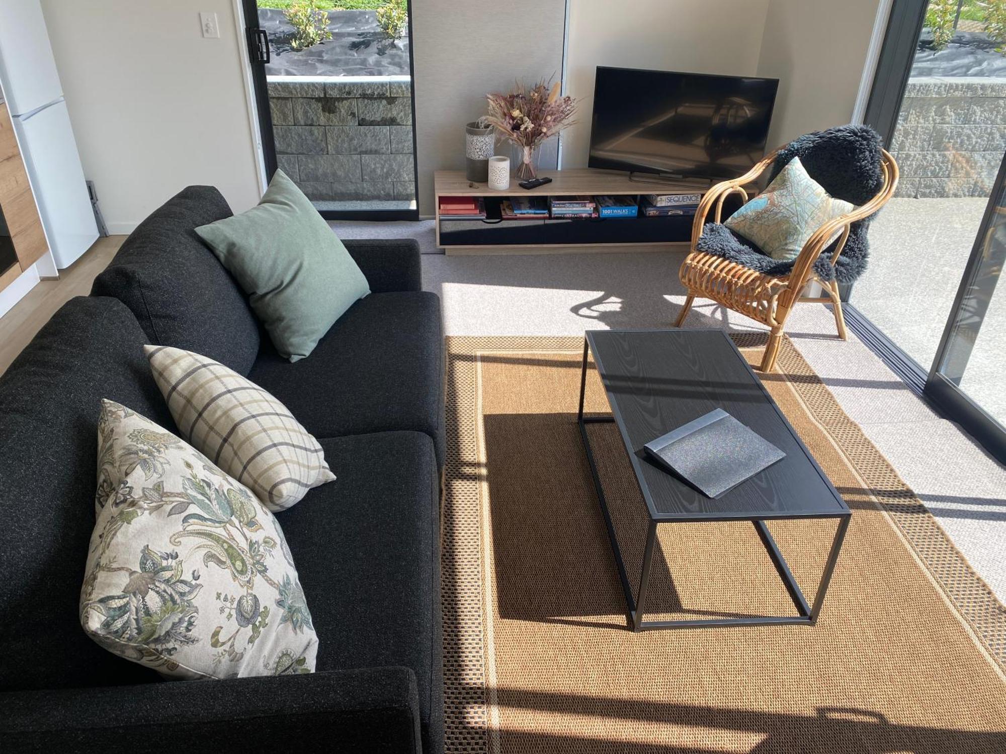 Views - New With To Relax * Wanaka