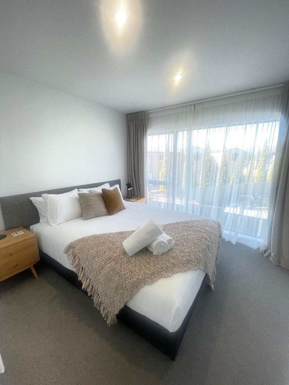 Alpine Junction Townhouse Apartments, & * Wanaka