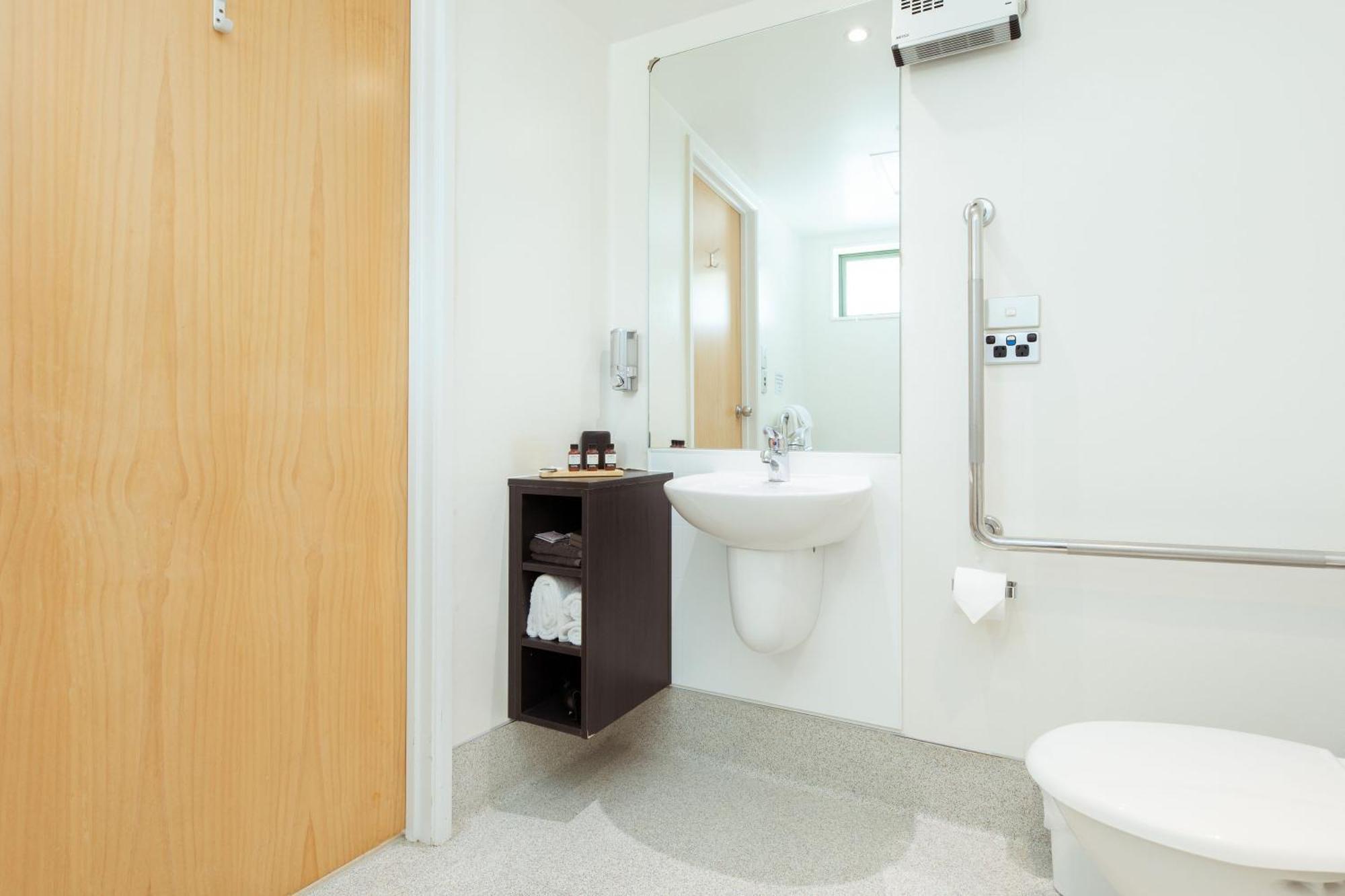 Clearbrook & Serviced 4*
