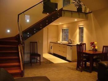 Golfcourse Road And Motel 4*