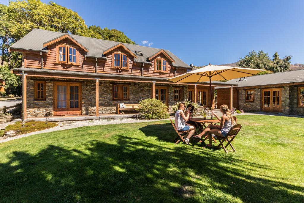 Bed & Breakfast Homestead &
