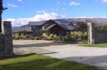 Motel Golfcourse Road And