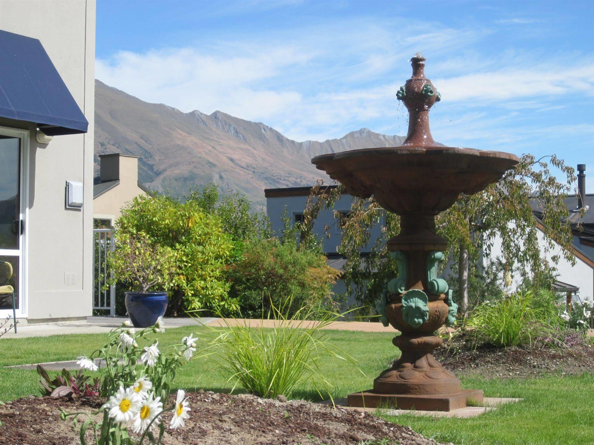 Inn Lake Wanaka Lodge