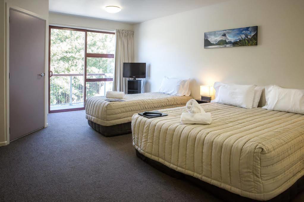 Shotover Lodge *